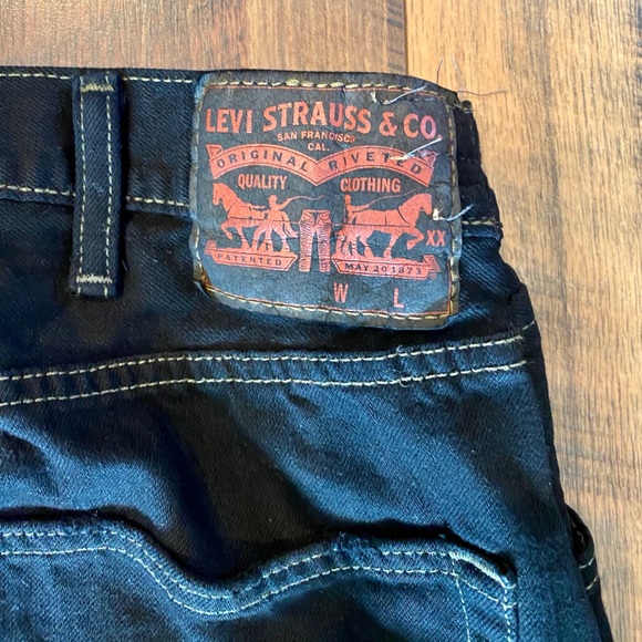 URBAN OUTFITTERS Remade Levi’s Notched Denim Mini - Picture 4 of 7
